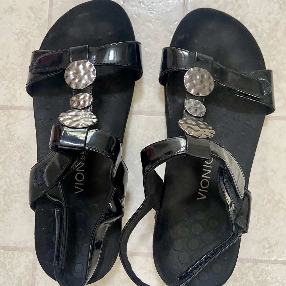 Black Vionic sandals sz 11
